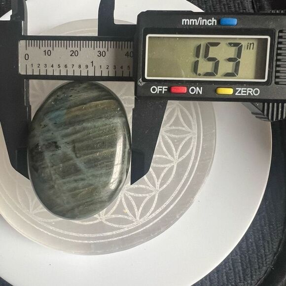 Labradorite Crystal Meditation Palm Stone - Picture 8 of 10